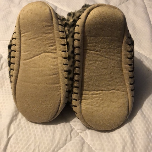 NEW Carter’s footwear. Size 11/12 toddler - Picture 5 of 7